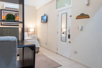 a hallway with a door leading to a bedroom at Acogedor estudio 7 en la Zona Colonial in Santo Domingo