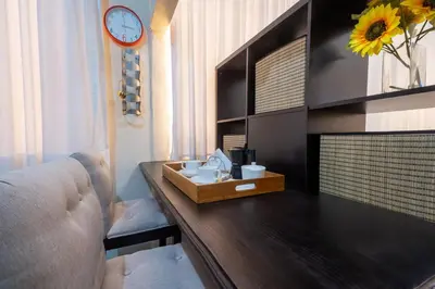 a bathroom with a counter with a sink and a clock at Acogedor estudio 7 en la Zona Colonial in Santo Domingo