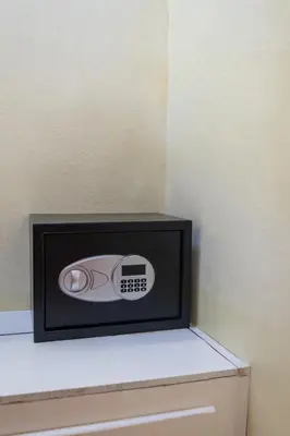 a computer mouse sitting on top of a drawer at Acogedor estudio 7 en la Zona Colonial in Santo Domingo
