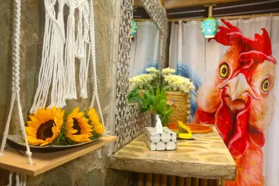 a room with a chicken and a table with sunflowers at EL GALLO ECOLODGE in San Felipe de Puerto Plata