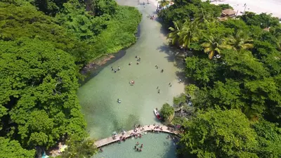 an aerial view of a river with a group of people at Hospedaje Villa Valencia en Los Patos in Los Patos