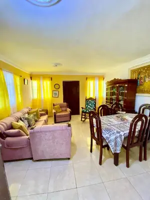 a living room with a couch and a table at Hospedaje Villa Valencia en Los Patos in Los Patos
