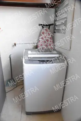 a washer and dryer in a room at Apartamento en la carreras próximo al monumento in Santiago de los Caballeros