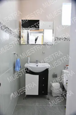 a bathroom with a sink and a mirror at Apartamento en la carreras próximo al monumento in Santiago de los Caballeros