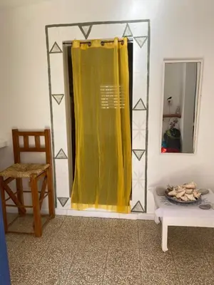 a bathroom with a yellow shower curtain and a mirror at Local vacation beach house in Santa Cruz de Barahona