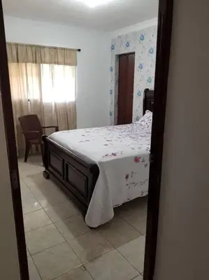 a bedroom with a bed and a chair in it at Apartamento acogedor con equipamiento premium in El Café