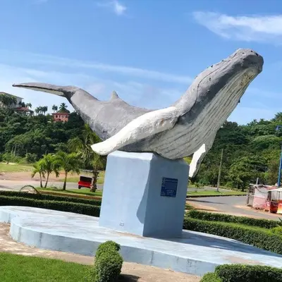 a statue of a fish on top of a monument at Apart cercano al muelle y al malecón de Samana in Santa Bárbara de Samaná