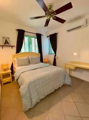 a bedroom with a bed and a ceiling fan at Excelente apartamento en Las Terrenas, Playa Punta Popi. in Las Terrenas