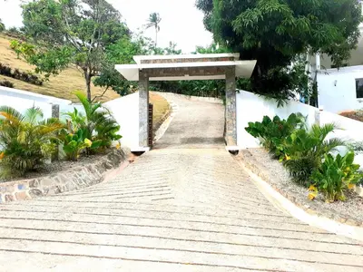 a walkway leading down a road with a gate at Villa del Mar in Punta Balandra