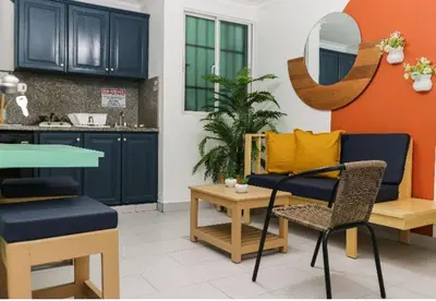 a kitchen with a couch and a table and a mirror at Residencial Frank I in Santo Domingo