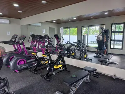 a room with a bunch of gym equipment in it at Las vacaciones que soñaste en un lugar seguro! in Santiago de los Caballeros