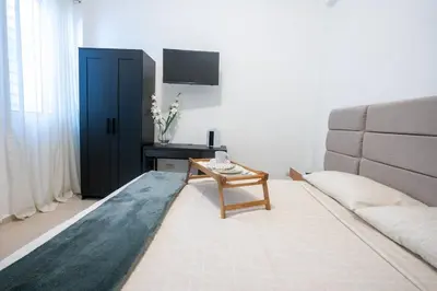 a living room with a couch and a table at Estudio 9 en la Zona Colonial in Santo Domingo