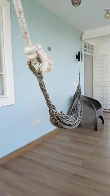 a rope swing in a room with a couch at Apartamento Amueblado Caribe, Santo Domingo a 10 minutos del Aeropuerto Internacional de las Americas in Santo Domingo