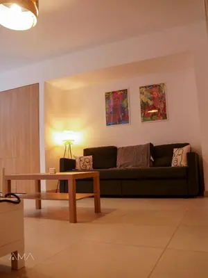 a living room with a couch and a table at Hermoso refugio céntrico in Santo Domingo