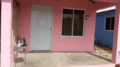 a pink house with a white door and a window at Oasis en la naturaleza Rancho alto bonito in Las Galeras