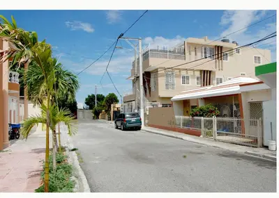 a car parked on a street next to a building at Apartamento Vista Sur in Baní
