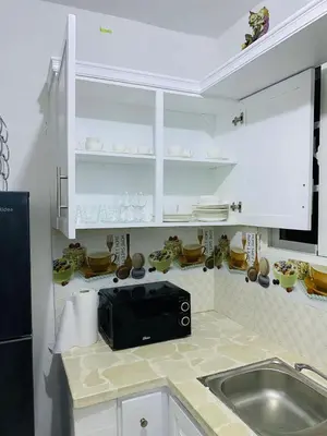 a kitchen with a sink and a microwave at Complejo girasol in Santo Domingo